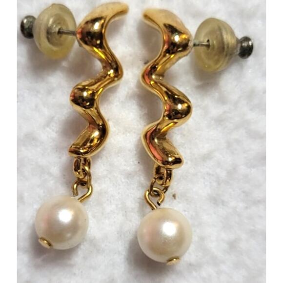 Vintage Napier Gold Zig Zag Faux Pearl Sculptural Modernist Earrings 1.5" - Picture 2 of 5